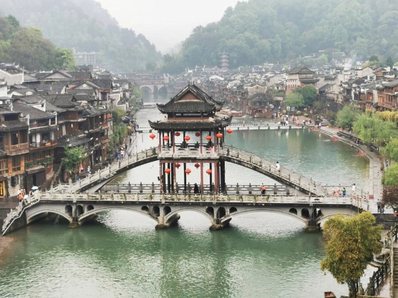 张家界旅游：自然风光与人文历史的完美交融